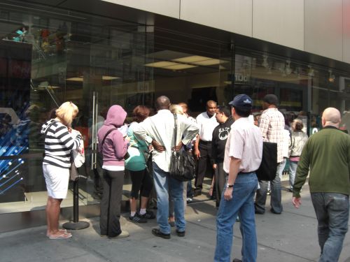 Line of customers outside the Apple Store in downtown San Francisco